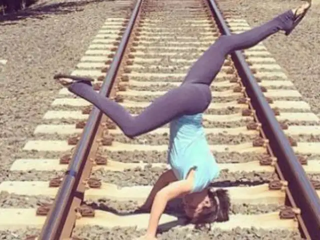 FOTOS: la sexy chica que practica yoga hasta en lugares más inimaginables