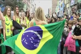 Las Chicas Doradas de Brasil bailaron samba en el emporio comercial de Gamarra