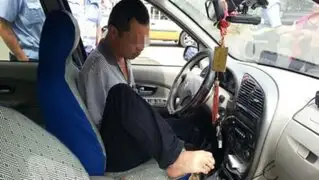 Intervienen a hombre que conducía sin brazos ni brevete en China