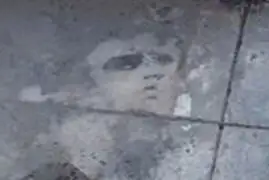Silueta de Elvis Presley aparece dibujada en vivienda de Inglaterra