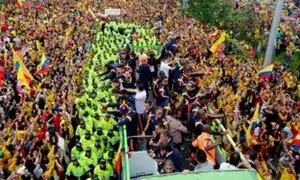 Selección colombiana recibe multitudinaria recepción de sus hinchas en Bogotá