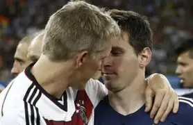 El consuelo de Bastian Schweinsteiger a Lionel Messi tras la final del Mundial