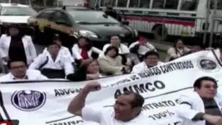 Médicos y enfermeras en huelga generaron caos vehicular en Av. Arequipa