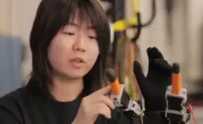 Científicos crean guante robótico que permitirá tener dos dedos de más