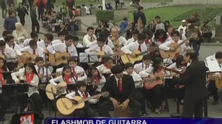 El 'flashmob' musical de Pepe Torres por Fiestas Patrias