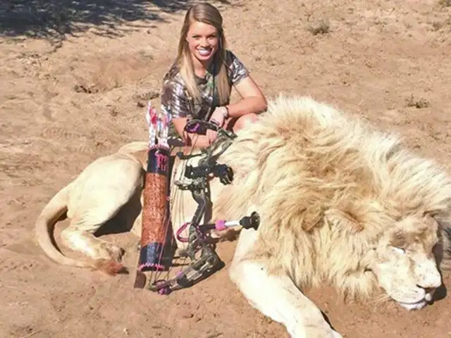 EEUU: joven cazadora de animales causa indignación en las redes sociales