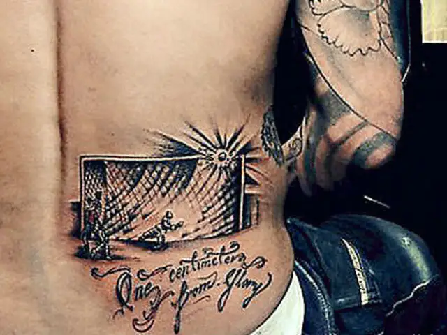 Mauricio Pinilla se tatuó la imagen de su remate fallido ante Brasil