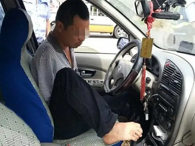 Intervienen a hombre que conducía sin brazos ni brevete en China