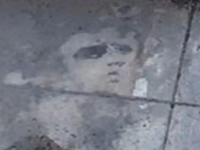 Silueta de Elvis Presley aparece dibujada en vivienda de Inglaterra