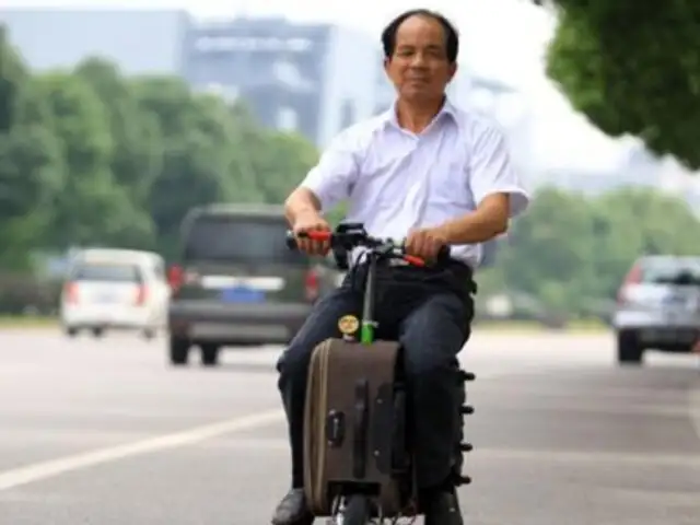 Insólito: convierten maleta en una peculiar mini-motocicleta en China