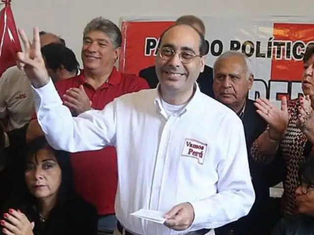 Fernán Altuve pide que Luis Castañeda Lossio continúe en carrera electoral