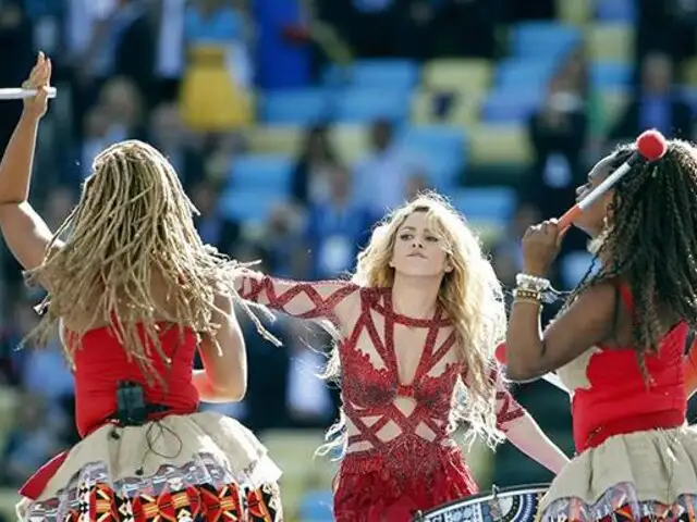 Shakira y Carlos Santana presentes en clausura del Mundial Brasil 2014