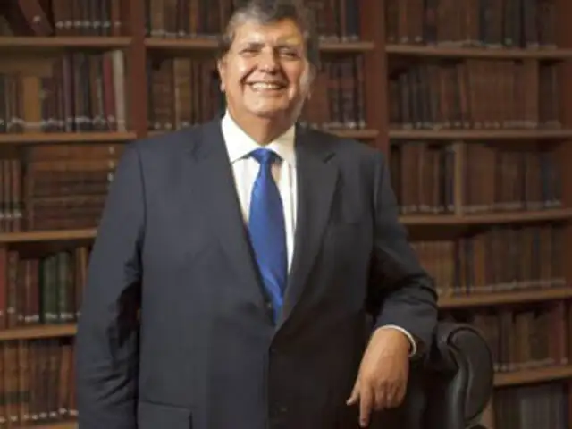 Expresidente Alan García reconoce que no tiene el título de doctor