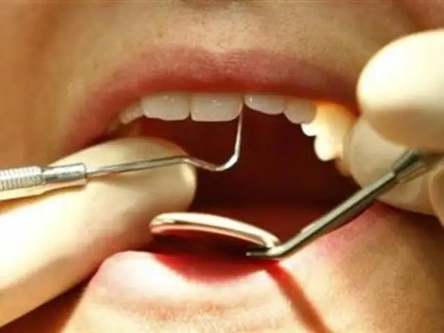 FOTOS: extraen 232 dientes a un joven tras 7 horas de operación