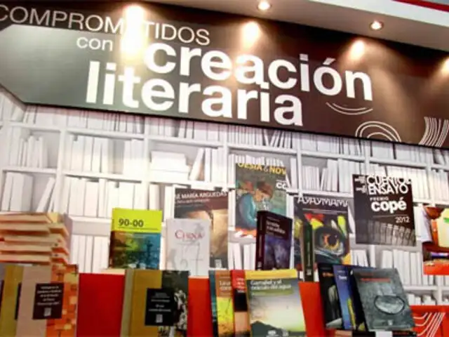 Luis Hernández y los ganadores del Premio Copé 2013 en la Feria del Libro