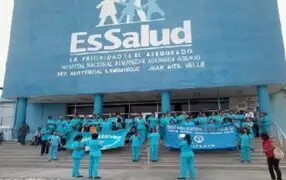 Enfermeras de Essalud reanudan sus labores tras 52 días de huelga