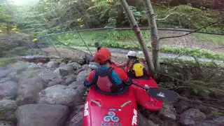 VIDEO: canadienses sorprenden haciendo kayak en un canal de drenaje
