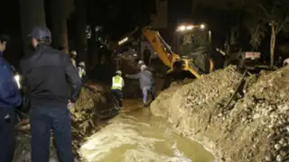 Aguas servidas inundan calles y dañan 5 casas en Miraflores