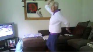 VIDEO: abuelita 'dubstep' sorprende con original baile a sus 78 años