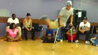 VIDEO: bailarín realiza impresionante break dance con una sola pierna