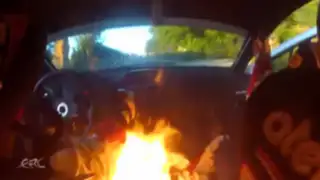 VIDEO: pilotos de rally logran escapar a tiempo de su auto en llamas