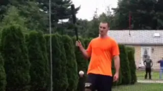 VIDEO: malabarista aficionado al béisbol realiza increíble técnica de bateo