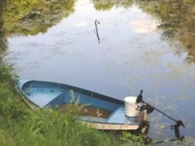 FOTOS: su celular se le cayó a un lago y decidió drenarlo para recuperar su móvil