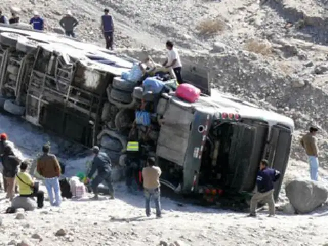 Despiste y posterior vuelco de ómnibus en Junín deja al menos 17 muertos