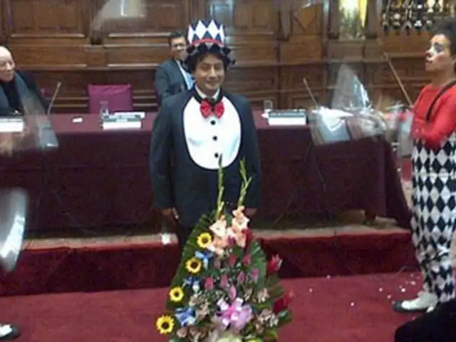 Congresista Cárdenas se disfrazó de payaso durante evento en el hemiciclo