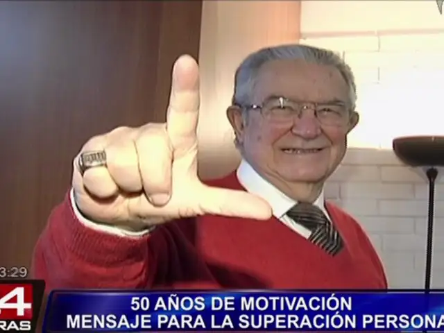 Víctor Vich cumple 50 años de trayectoria llevando mensaje de superación