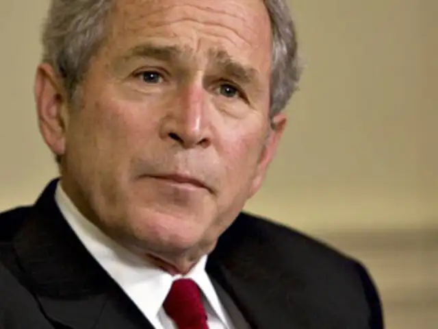 George W. Bush se sumó a campaña del balde de agua fría y retó a Bill Clinton
