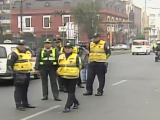Policía realizó operativos contra taxis colectivos en el Centro de Lima