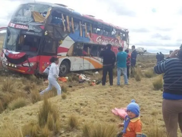 Aparatoso choque de bus interprovincial dejó cuatro muertos en Piura
