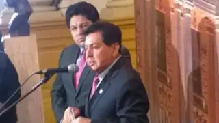 Congresista José León Rivera se defiende en conferencia de prensa