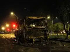 Chile: manifestantes queman autos y se enfrentan a la policía en Santiago