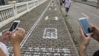 China: crean vía exclusiva para peatones ‘adictos’ al celular
