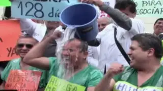 Médicos del Minsa ahora protestan con el Ice Bucket Challenge