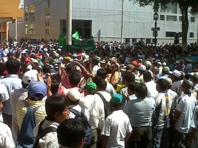 Cusco: en décimo día de huelga, miles de pobladores toman plaza de Quillabamba