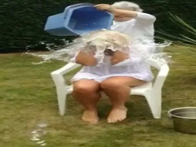 VIDEO: mujer se fractura el cuello por practicar el Ice Bucket Challenge