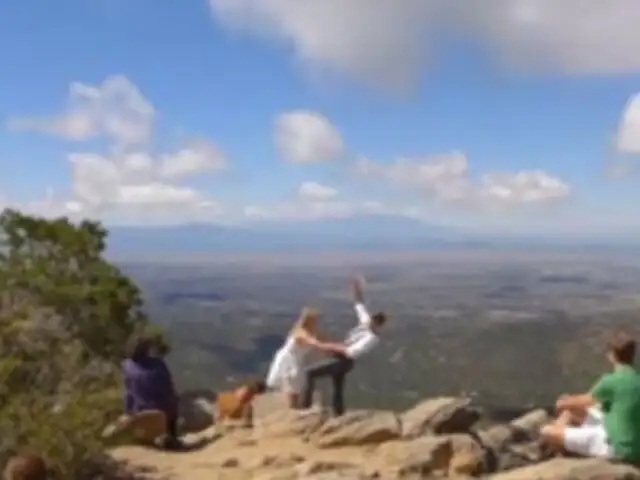VIDEO: joven pierde el equilibrio en montaña de dos mil metros de altura