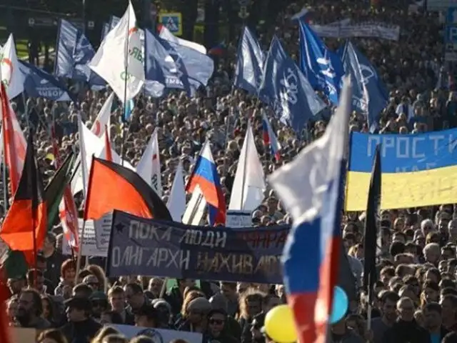 Miles de personas protestan contra intervención rusa en conflicto de Ucrania
