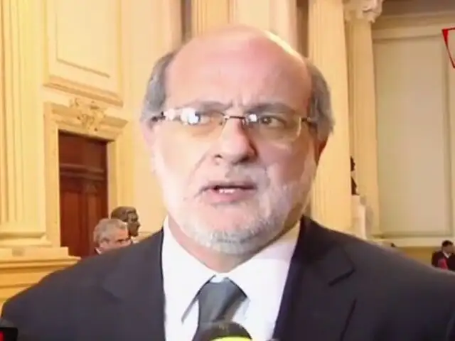 Nacionalista Daniel Abugattás admite que podrían estar "robando" en los ministerios