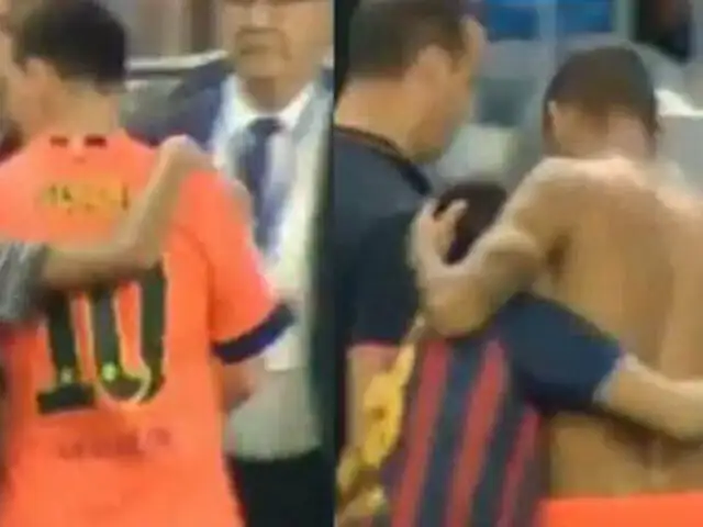 VIDEO: Messi niega su camiseta a un niño, mientras Neymar sí la entrega a hincha