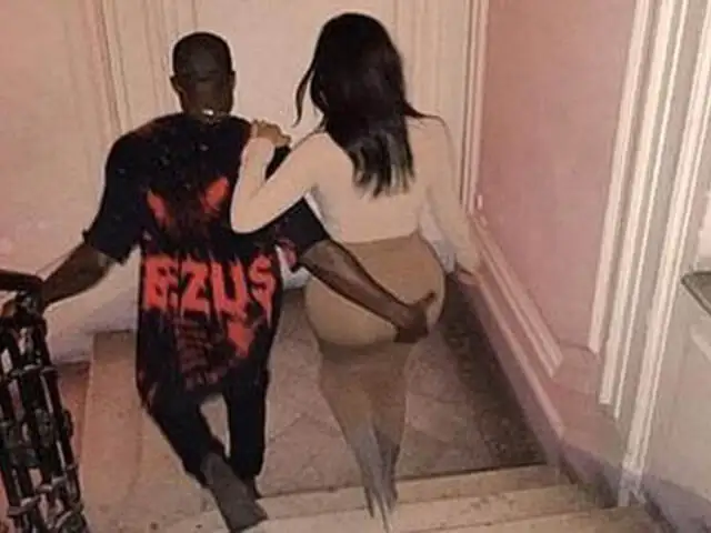 FOTO: trasero de Kim Kardashian es “vigilado” muy de cerca por su esposo