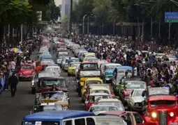 México ingresa al Récord Guinness por mayor cantidad de autos antiguos en movimiento