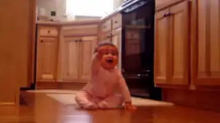 VIDEO: pequeña se llena de alegría al ver que su papá regresa de trabajar