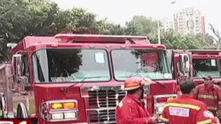 Gobierno hace importante entrega de vehículos y ambulancias a los bomberos