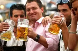 Estudio revela que tomar cerveza ayuda a la fertilización en los hombres