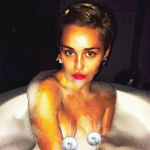 FOTO: necesita terapia, Miley Cyrus no puede parar de posar desnuda