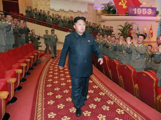 Presidente norcoreano Kim Jong-un operado por usar zapatos con plataforma